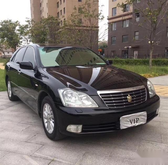 丰田皇冠华丽转身，配V6+后驱+主动降噪，比奥迪A6L有气场