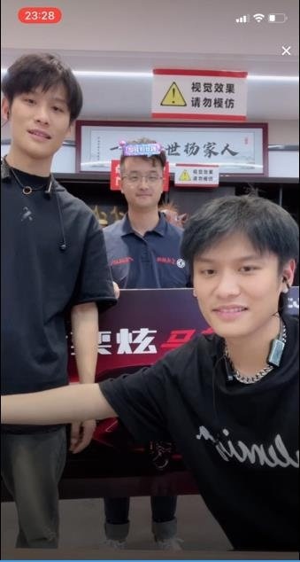 官宣！“抖音第一主播”疯狂小杨哥代言东风风神全新奕炫马赫版
