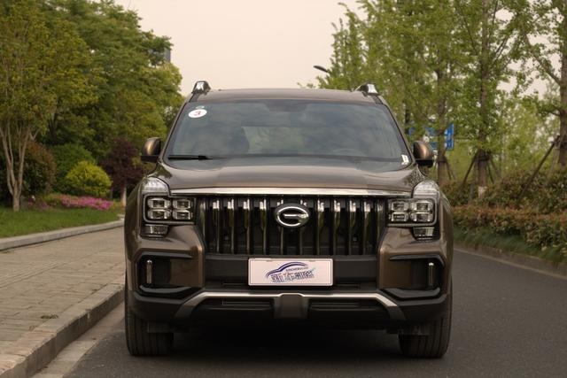 硬派运动中型SUV,最大252马力,20万内入顶配,实拍广汽传祺GS8S