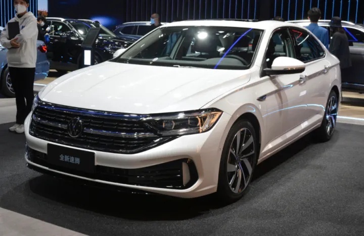 15万预算买啥运动型轿车？大众速腾VS丰田亚洲狮