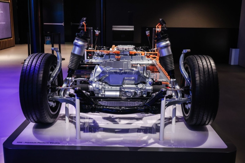 续航超700Km，轴距再加长，全新奥迪Q6L e-tron诚意登陆北京