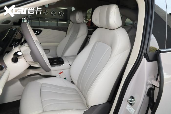 售22.99万起，车长达到5米，最高续航666公里，静态体验飞凡F7