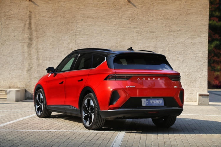 定位豪华SUV,续航653km,ARCFOX αT实车体验