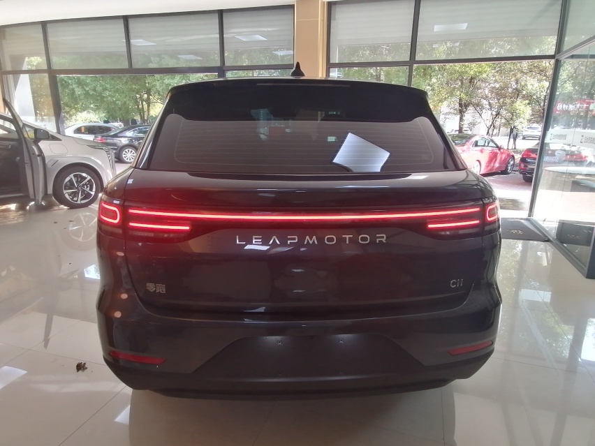 这才是“良心豪华SUV”！比汉兰达漂亮10倍，喝92油