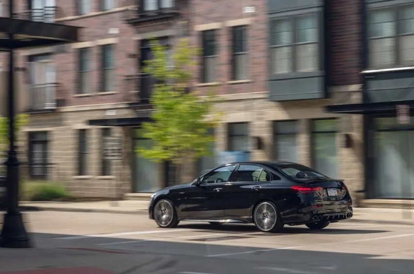 能进AMG车友群！新一代AMG C43 轿跑版，少两缸动力还够不够带劲