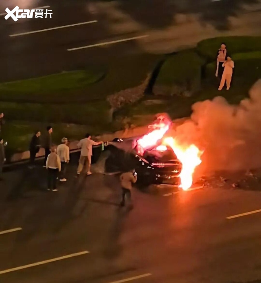 涉嫌酒驾,小米SU7碰撞起火,车门无法打开车主遇难,怪门把手?