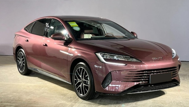 比亚迪“海洋”系列首款中大型插混轿车，海豹DM-i实力如何？