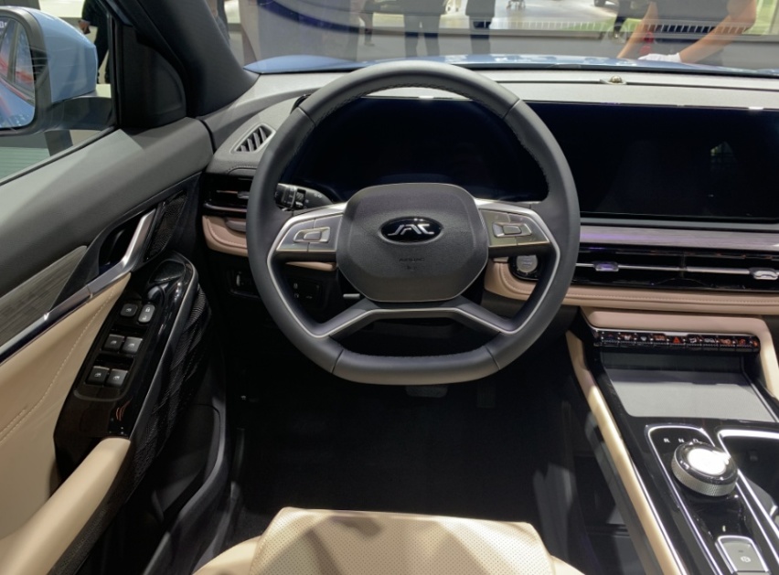 12.99万起的插电混动SUV，实拍性价比十足的江淮QX PHEV