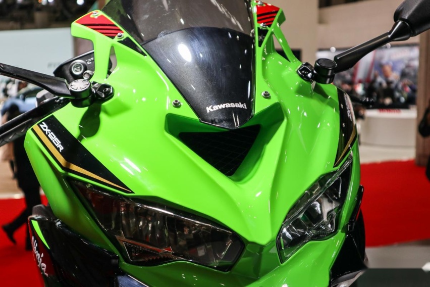 川崎打响小排量四缸车军备赛第一枪，250CC川崎ZX-25R