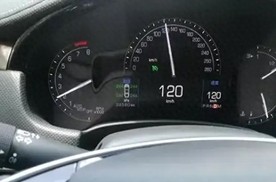 车速120，为什么发动机转速有的3000转有的2000转？哪种更省油？