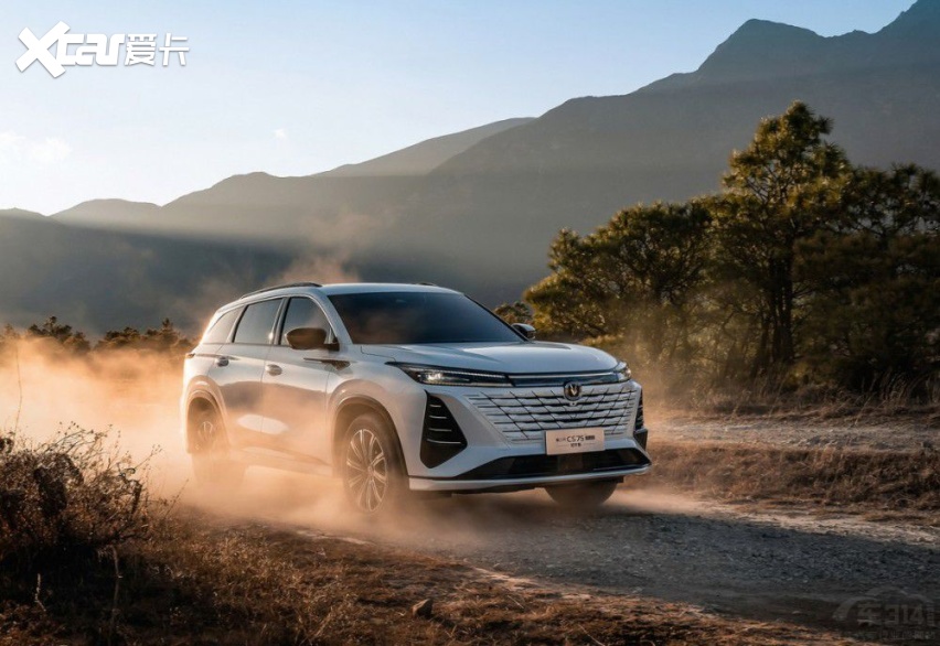 新蓝鲸2.0t 爱信8at,也有终身免费保养,第三代cs75plus