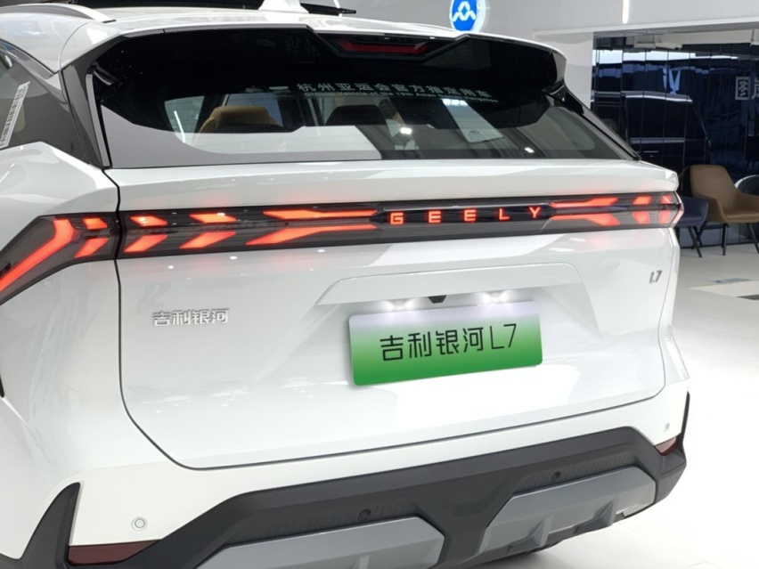 探店丨为家庭而生的电混SUV，吉利银河L7为啥卖这么好？