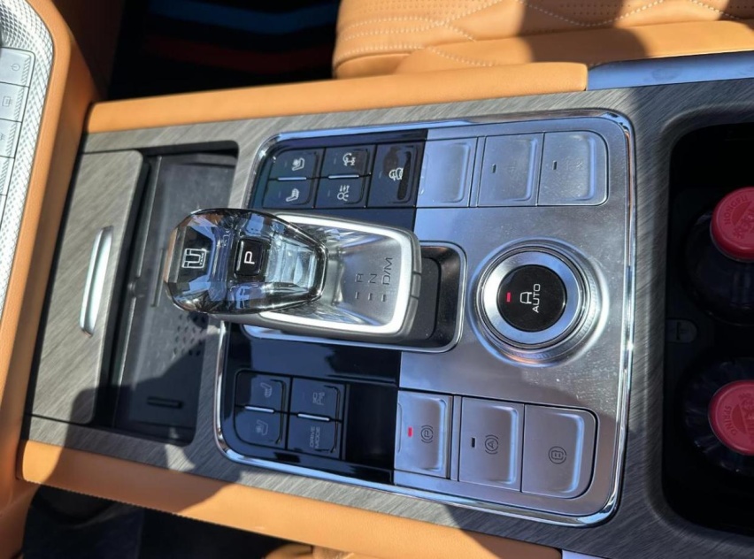 2023款坦克500 Hi4-T，2.0T插混750Nm，越