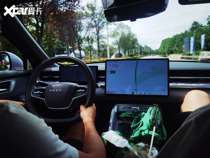 试驾|了解中国汽车进步有多大？看荣威M7 DMH这一款车就够了