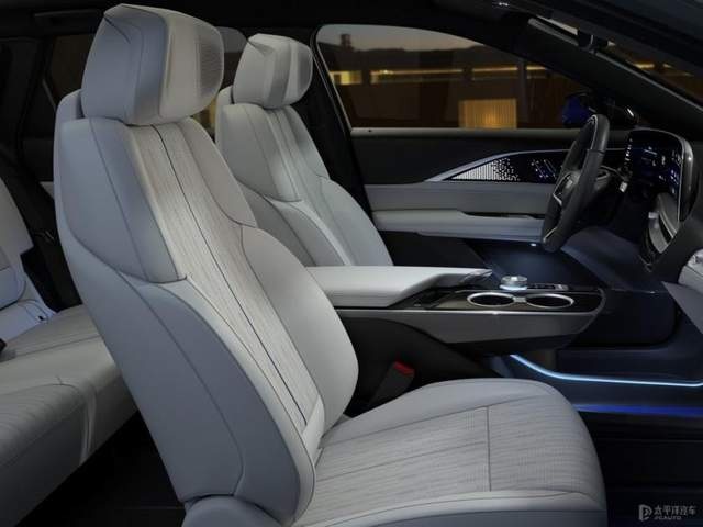 来自未来的“浴皇大帝”，凯迪拉克纯电SUV LYRIQ即将开启预售