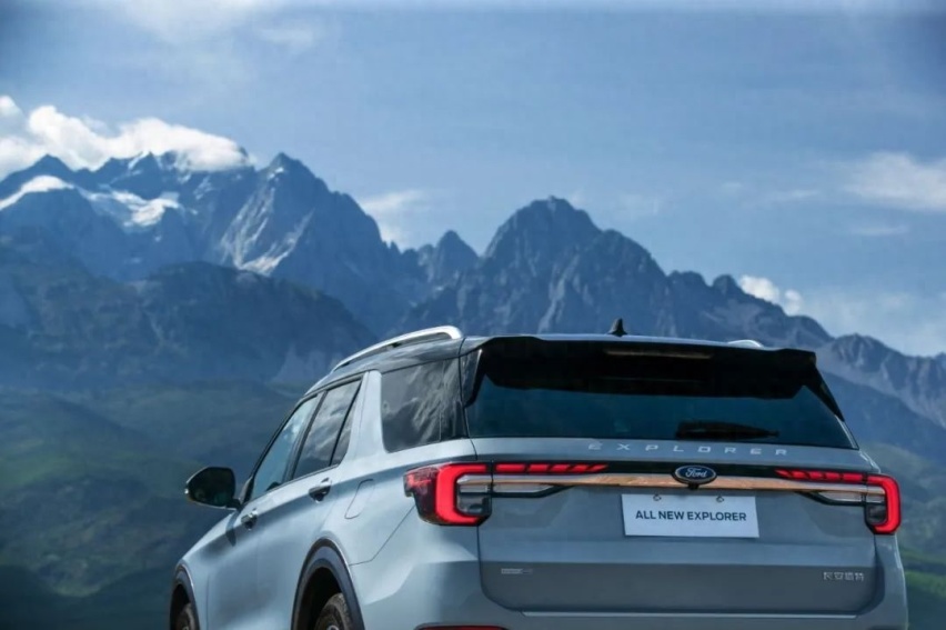 预算30万，7座SUV，福特探险者和大众揽境怎么选？