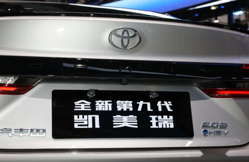 全新第九代凯美瑞加量还降价！卖17.18万，油耗4.2L，续航1200