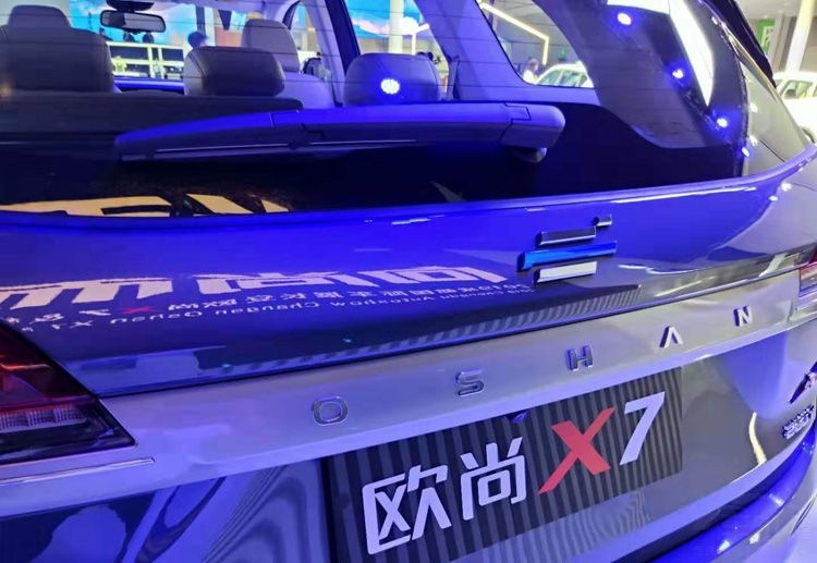 冲击主流SUV市场 长安欧尚X7亮相成都车展