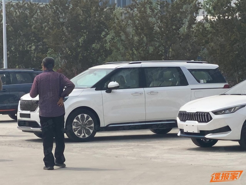 同步海外版设计，率先更换新标，国产起亚嘉华实车曝光