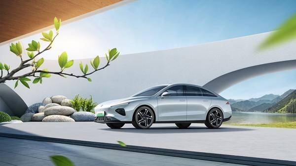 只要12.98万！荣威D7 EV限时优惠2万元