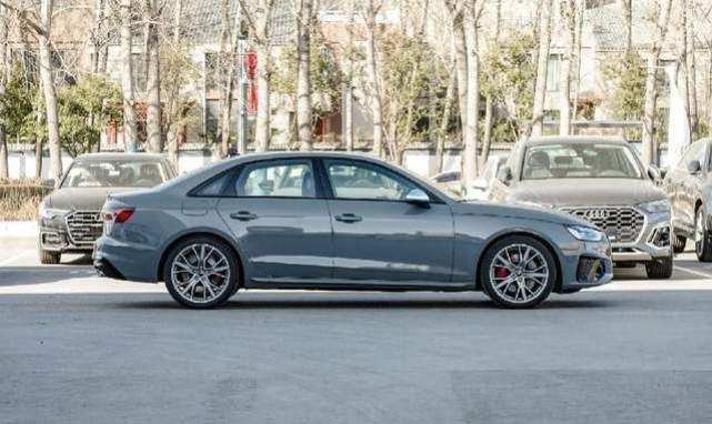 外表低调内心暴躁，拥有V6+纯正quattro的“A4L”，到底有多强