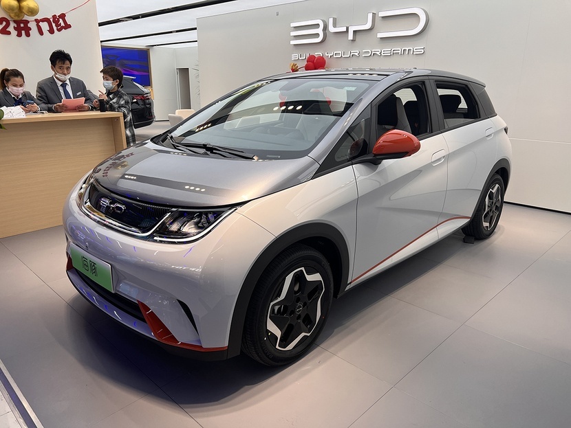 【帮你选车】10万出头买一台纯电小车 空间不输飞度，续航超400km