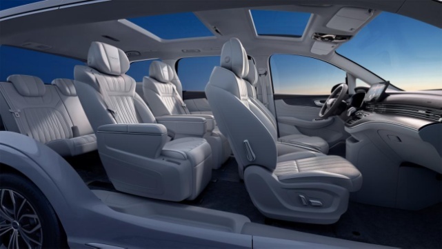 荣威推“纯电豪华MPV”iMAX8 EV，25.98万起，比新势力便宜