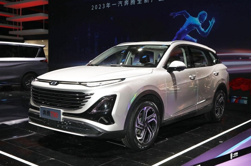 聊奔腾T90：仅10万起智能、空间、安全却一样不落，堪称水桶车？