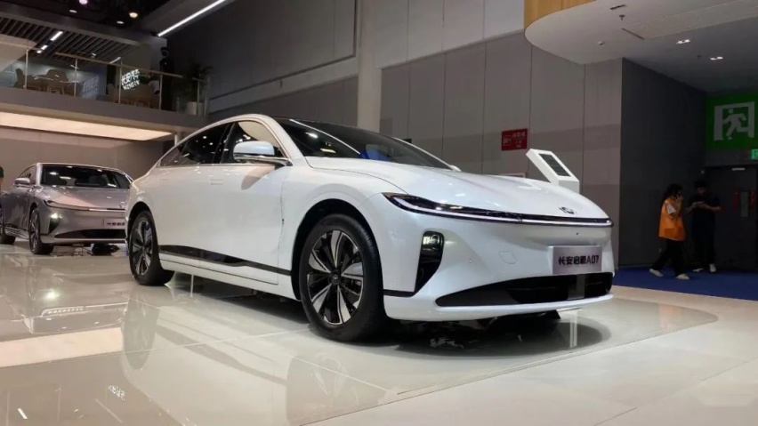 实拍长安启源A07：凭设计就能圈粉，非要靠硬实力？