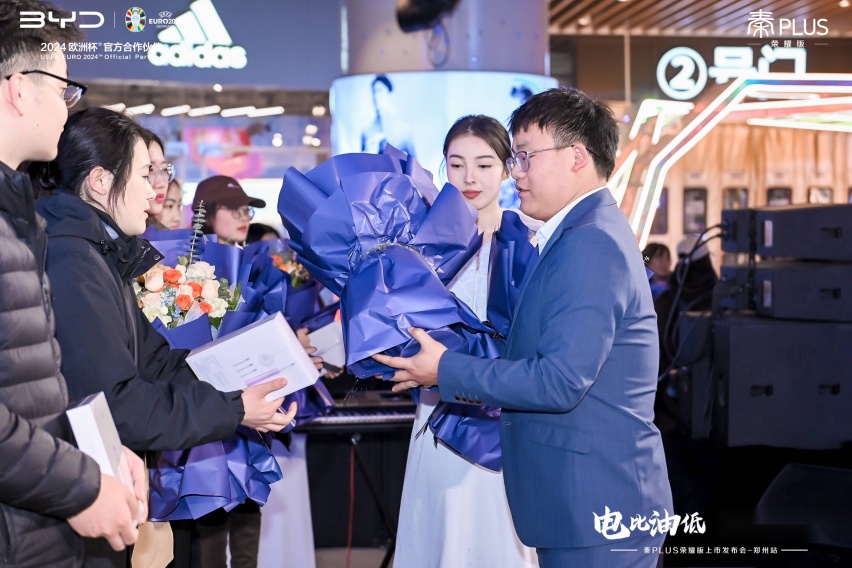 减价增配 电比油低 秦PLUS DM-i荣耀版7.98万起