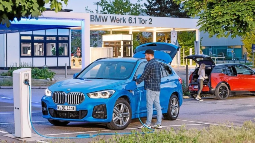 3系/4系或生产至2027年、宝马/迈凯轮共同开发电动跑车？