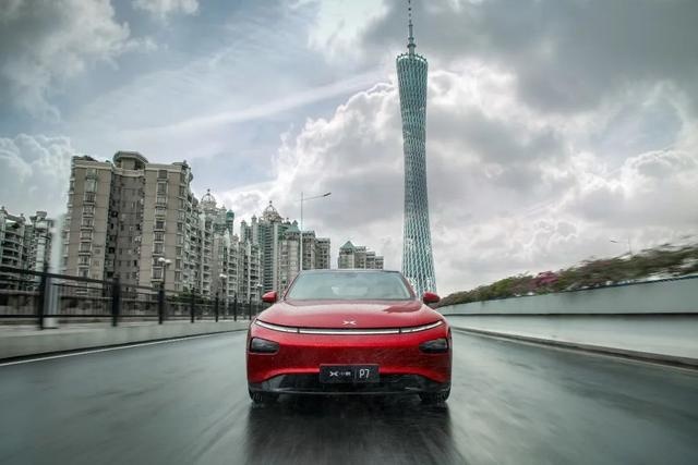 试驾小鹏P7：实力豪横！绝对力压特斯拉Model 3