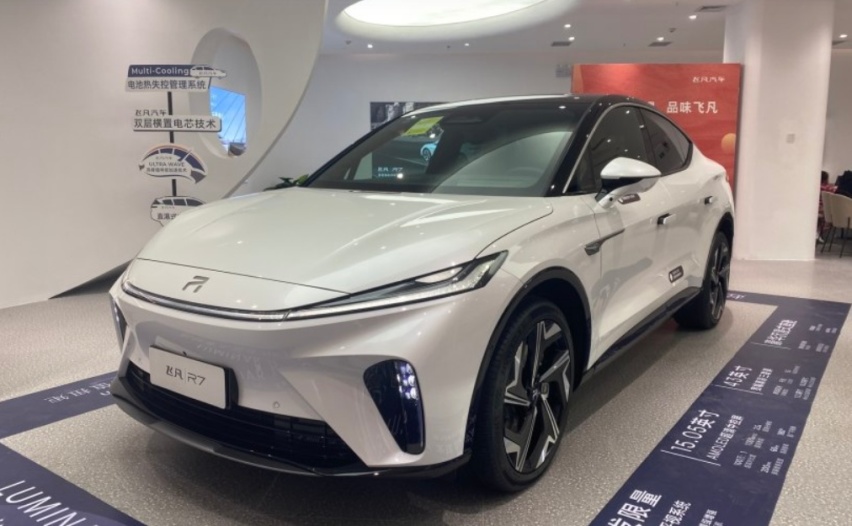 探店实拍飞凡R7，外形像大号Model Y，巨幕大屏很震撼