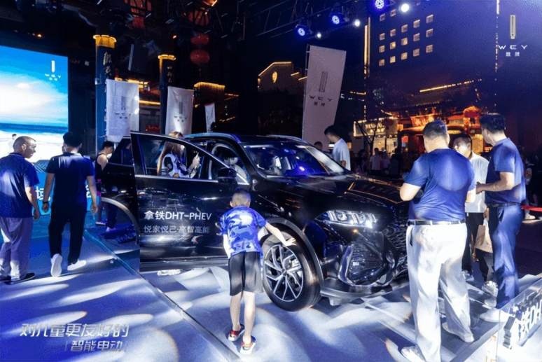 卉眼识车｜魏牌拿铁DHT-PHEV 综合补贴后售价22.9-26.3万