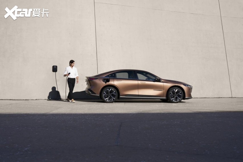 弯道王再现新风采，MAZDA EZ-6亮相2024广州车展