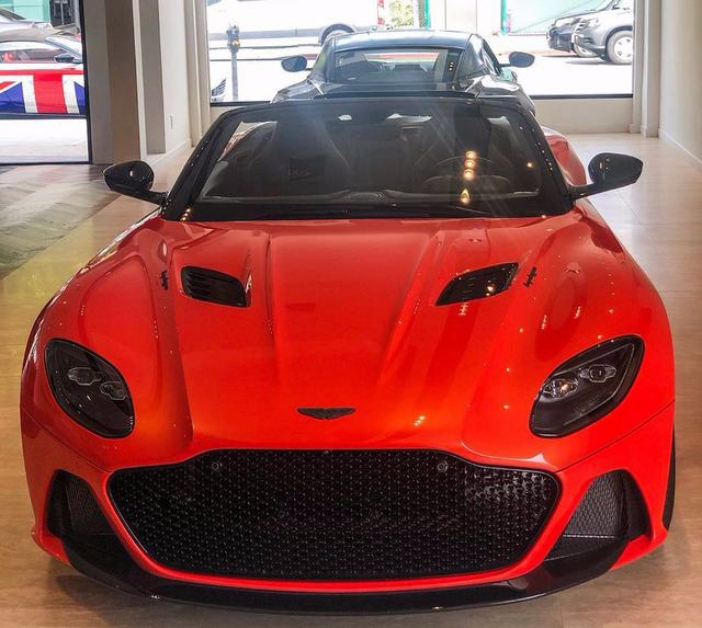 阿斯顿·马丁dbs敞篷版海外实车到店