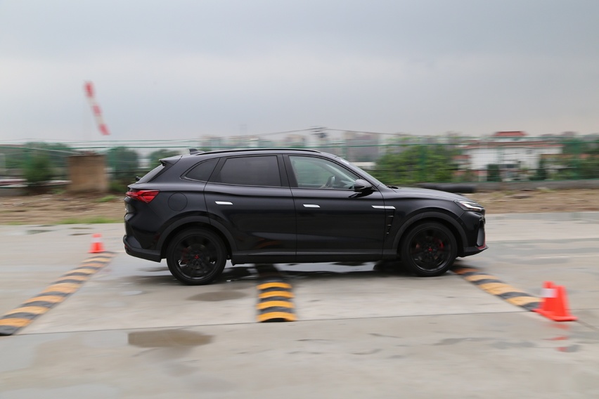 电动车就等于没操控？我不这么看 试驾Marvel R