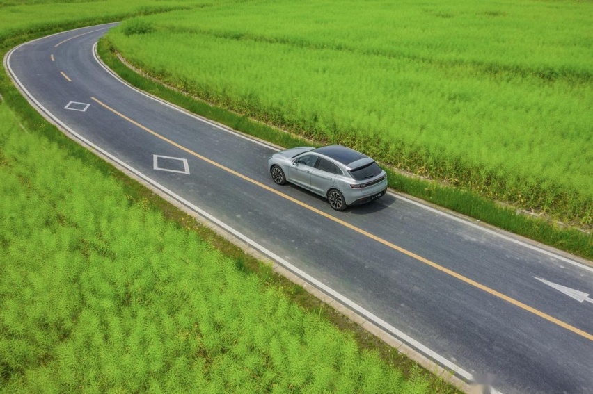 说真的还得是问界，不仅是真正的驾驶者之车，车机还是一绝