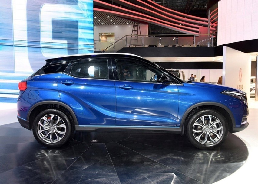 东风不断尝试纯电动车型：定位小型SUV，补贴后10万起，可接