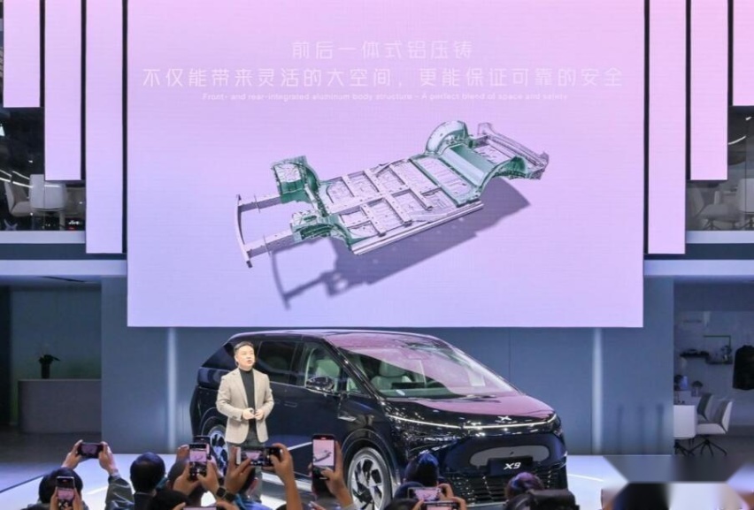 扶摇架构再进化，超智驾大七座小鹏X9预售38.8万元起