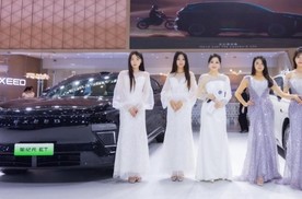 科技新豪华 奢享家天地！ 17.28万元起2025款星纪元ET于湖南车展上市