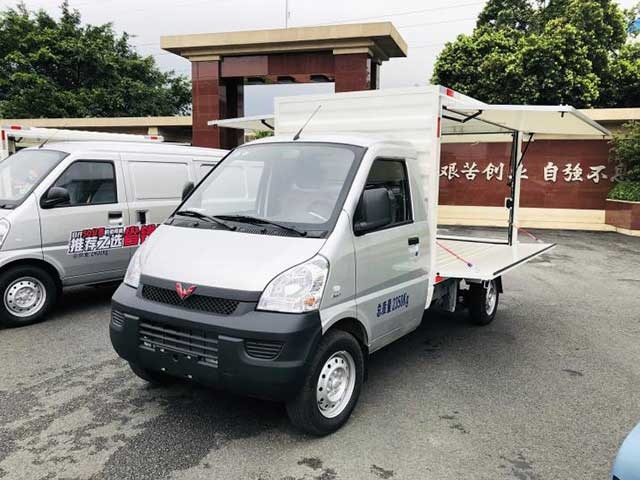 练摊儿好帮手 五菱荣光翼开启车型正式上市