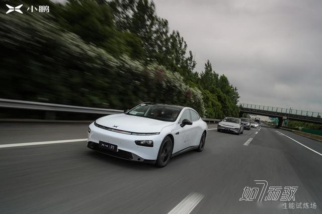 试驾｜4.3秒破百，智能轿跑小鹏P7单挑特斯拉Model S