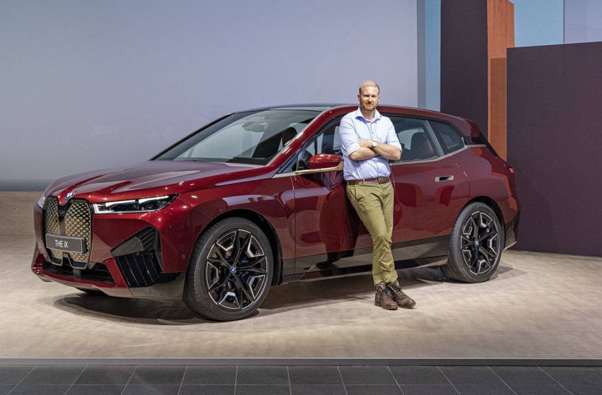 宝马iX正式发布，定位中大型纯电动SUV，外观很有未来感