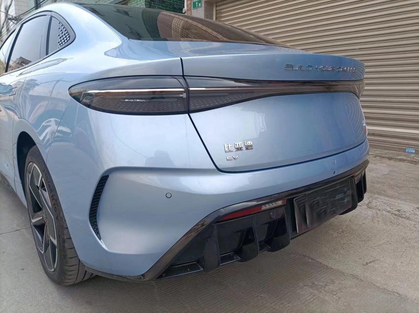 比亚迪海豹提车：等了3个多月，国产精装特斯拉值26万么？