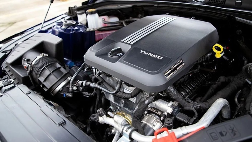 2.0T+8AT+后驱不香吗？小姐姐趣味体验凯迪拉克CT4