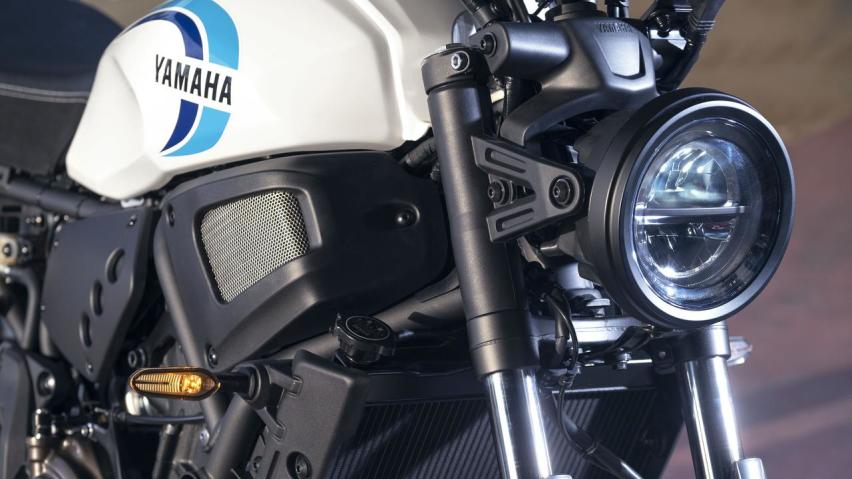 2022款雅马哈XSR700详解，复古中排量，水冷双缸动力