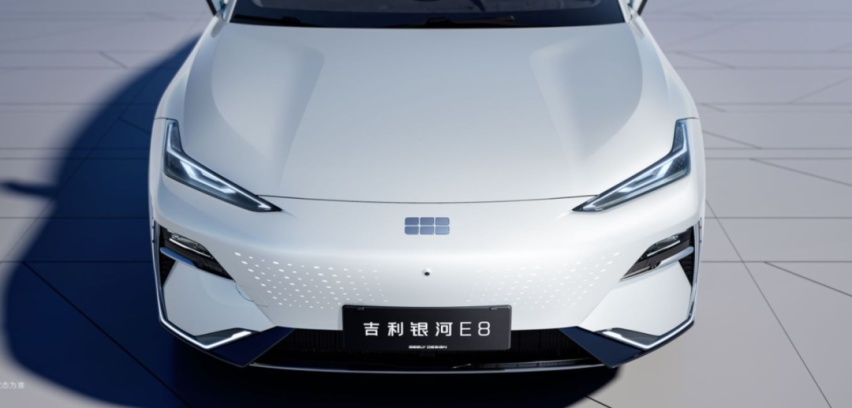 17.58万元起，6秒加速已够用，吉利银河E8该怎么选？