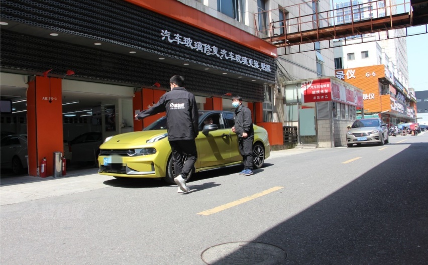 汽车凹陷修复到底多少钱？看完你就不会再被坑了？