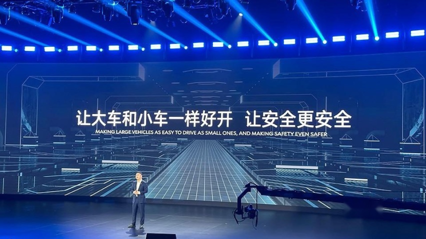 效果比后轮转向还好，腾势D9转弯直径10米内，会用新电池？
